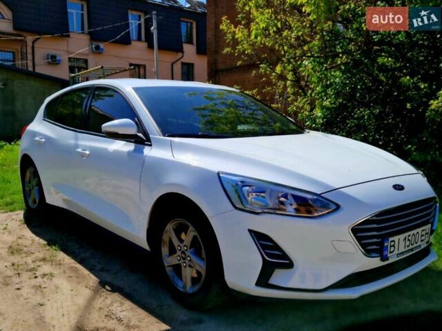 Білий Форд Фокус, об'ємом двигуна 1.5 л та пробігом 20 тис. км за 15100 $, фото 1 на Automoto.ua