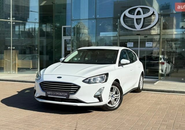 Белый Форд Фокус, объемом двигателя 1.5 л и пробегом 63 тыс. км за 16422 $, фото 1 на Automoto.ua