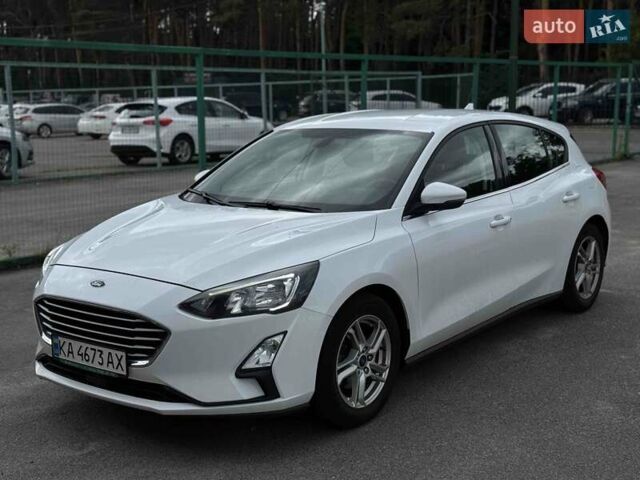 Белый Форд Фокус, объемом двигателя 1.5 л и пробегом 130 тыс. км за 12500 $, фото 1 на Automoto.ua
