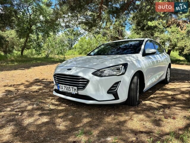 Белый Форд Фокус, объемом двигателя 1.5 л и пробегом 113 тыс. км за 14500 $, фото 1 на Automoto.ua