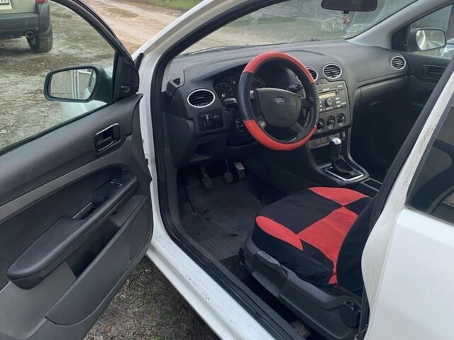 Форд Фокус 2006 в Змиеве на Automoto.ua Белый Форд Фокус, объемом двигателя 1.4 л и пробегом 260 тыс. км за 3400 $, фото 1 на Automoto.ua