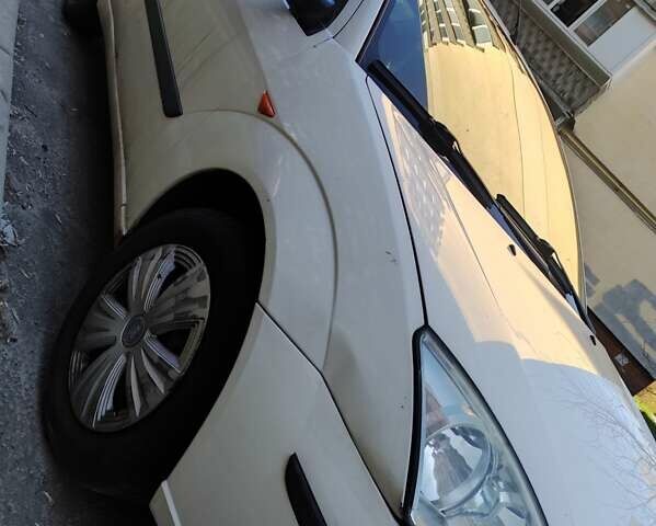 Білий Форд Фокус, об'ємом двигуна 1.6 л та пробігом 185 тис. км за 4000 $, фото 1 на Automoto.ua