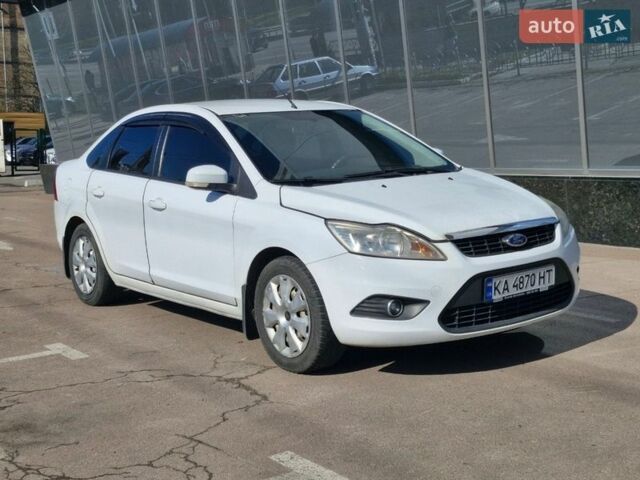 Белый Форд Фокус, объемом двигателя 1.6 л и пробегом 250 тыс. км за 4999 $, фото 1 на Automoto.ua