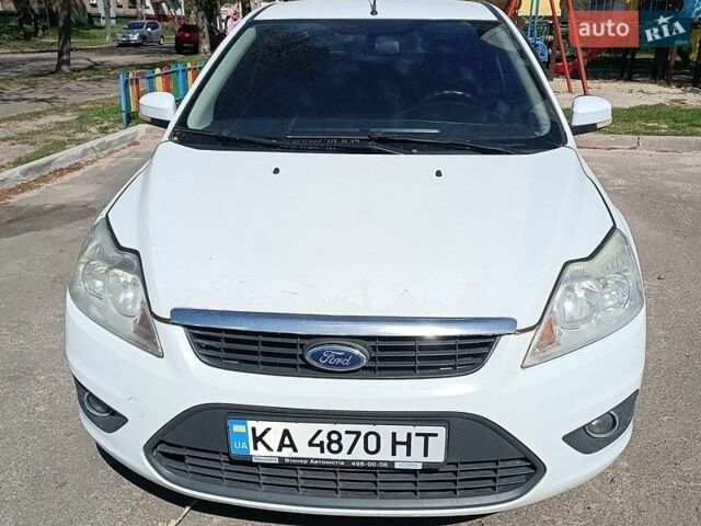 Белый Форд Фокус, объемом двигателя 1.6 л и пробегом 250 тыс. км за 5000 $, фото 1 на Automoto.ua