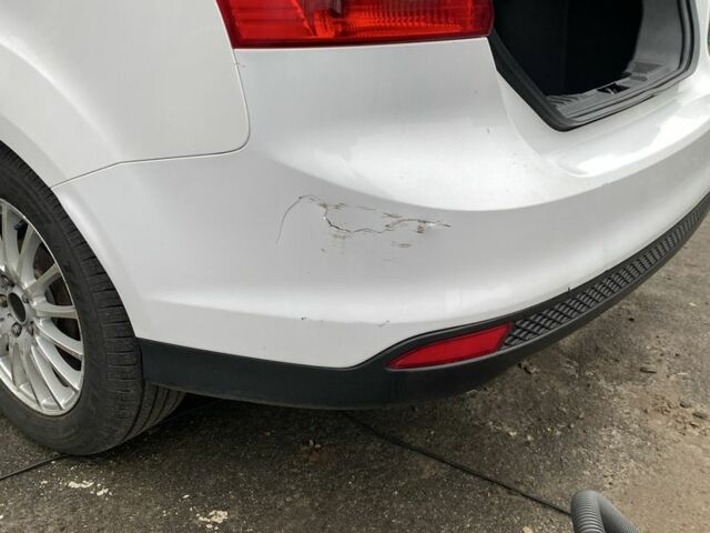 Белый Форд Фокус, объемом двигателя 2 л и пробегом 220 тыс. км за 6000 $, фото 1 на Automoto.ua