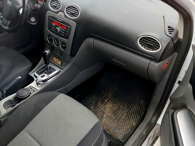 Белый Форд Фокус, объемом двигателя 1.6 л и пробегом 165 тыс. км за 6800 $, фото 1 на Automoto.ua