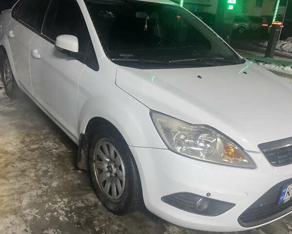 Белый Форд Фокус, объемом двигателя 1.6 л и пробегом 252 тыс. км за 6300 $, фото 1 на Automoto.ua