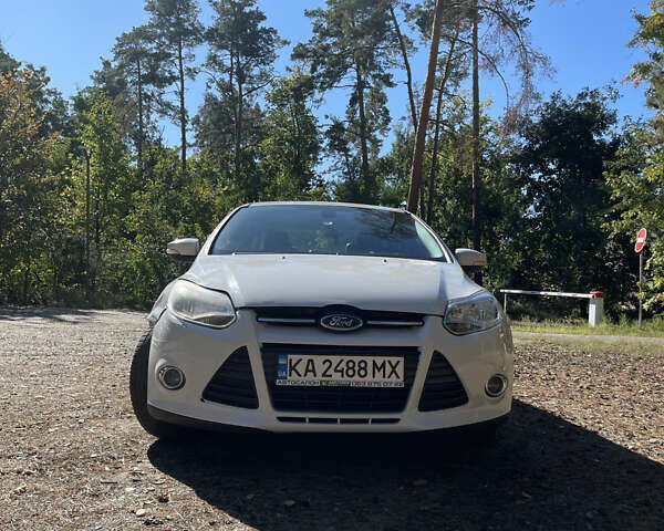 Белый Форд Фокус, объемом двигателя 2 л и пробегом 187 тыс. км за 6000 $, фото 1 на Automoto.ua