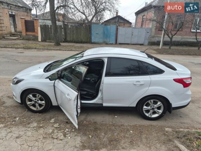 Белый Форд Фокус, объемом двигателя 2 л и пробегом 237 тыс. км за 5000 $, фото 1 на Automoto.ua