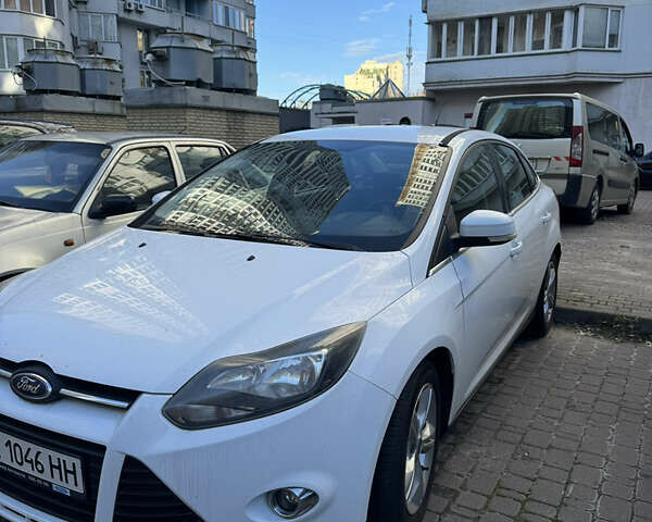 Форд Фокус 2013 в Киеве на Automoto.ua Белый Форд Фокус, объемом двигателя 1.6 л и пробегом 134 тыс. км за 7400 $, фото 1 на Automoto.ua