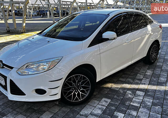 Білий Форд Фокус, об'ємом двигуна 1 л та пробігом 131 тис. км за 8500 $, фото 1 на Automoto.ua