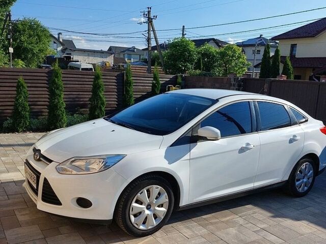 Білий Форд Фокус, об'ємом двигуна 1 л та пробігом 156 тис. км за 8000 $, фото 1 на Automoto.ua