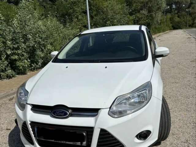 Форд Фокус 2013 в Синельниковом на Automoto.ua Белый Форд Фокус, объемом двигателя 1 л и пробегом 144 тыс. км за 7500 $, фото 1 на Automoto.ua