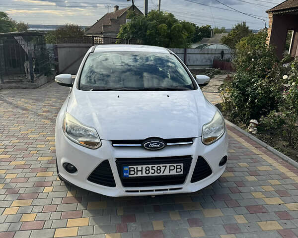 Белый Форд Фокус, объемом двигателя 2 л и пробегом 220 тыс. км за 6500 $, фото 1 на Automoto.ua