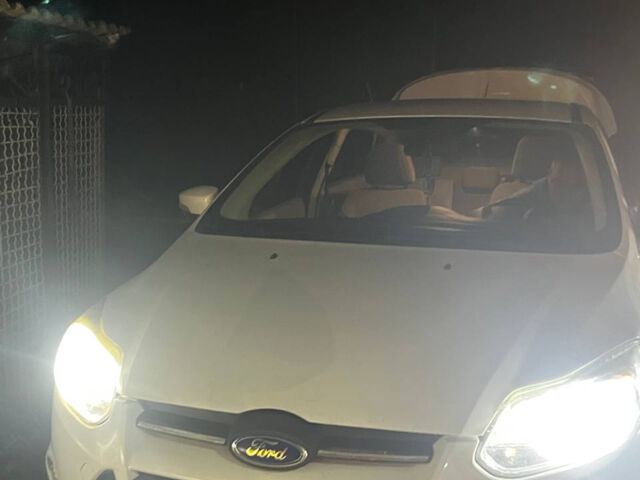 Білий Форд Фокус, об'ємом двигуна 2 л та пробігом 170 тис. км за 6500 $, фото 1 на Automoto.ua
