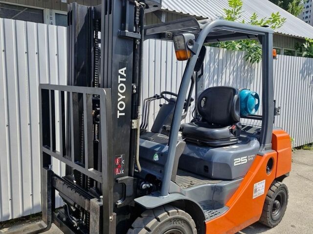Білий Форд Фокус, об'ємом двигуна 2 л та пробігом 300 тис. км за 5647 $, фото 1 на Automoto.ua