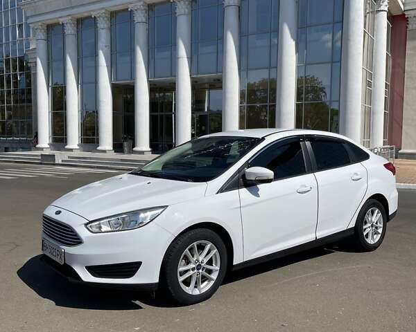 Белый Форд Фокус, объемом двигателя 2 л и пробегом 206 тыс. км за 8800 $, фото 1 на Automoto.ua