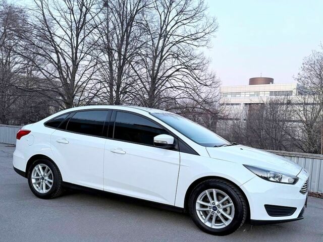 Белый Форд Фокус, объемом двигателя 2 л и пробегом 198 тыс. км за 8900 $, фото 1 на Automoto.ua
