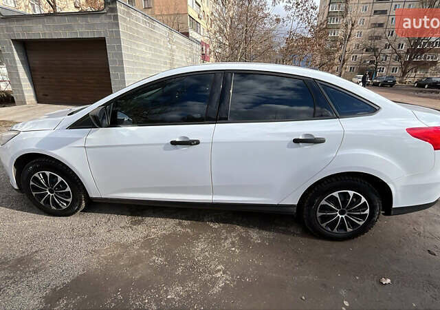 Білий Форд Фокус, об'ємом двигуна 2 л та пробігом 161 тис. км за 8300 $, фото 1 на Automoto.ua
