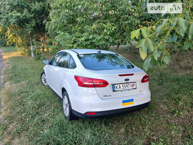 Белый Форд Фокус, объемом двигателя 2 л и пробегом 98 тыс. км за 6500 $, фото 1 на Automoto.ua