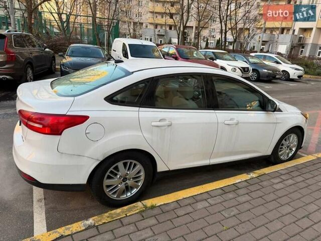 Білий Форд Фокус, об'ємом двигуна 2 л та пробігом 180 тис. км за 7850 $, фото 1 на Automoto.ua