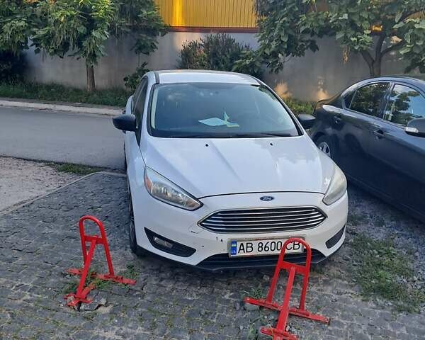 Форд Фокус 2015 у Софіївська Борщагівка на Automoto.ua Білий Форд Фокус, об'ємом двигуна 2 л та пробігом 210 тис. км за 7400 $, фото 1 на Automoto.ua