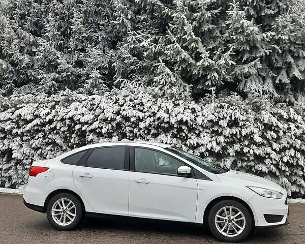Белый Форд Фокус, объемом двигателя 2 л и пробегом 185 тыс. км за 7000 $, фото 1 на Automoto.ua
