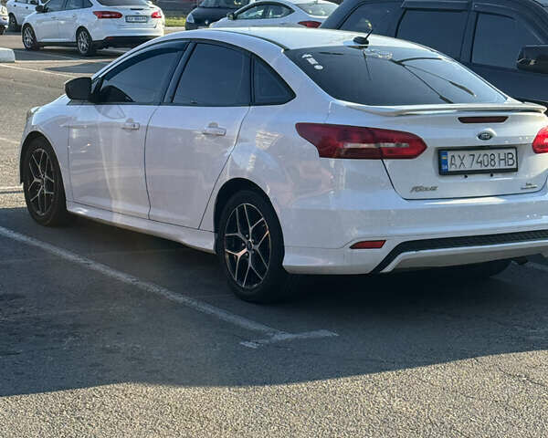 Белый Форд Фокус, объемом двигателя 2 л и пробегом 125 тыс. км за 8900 $, фото 1 на Automoto.ua