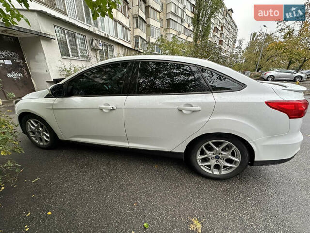 Белый Форд Фокус, объемом двигателя 2 л и пробегом 165 тыс. км за 8000 $, фото 1 на Automoto.ua
