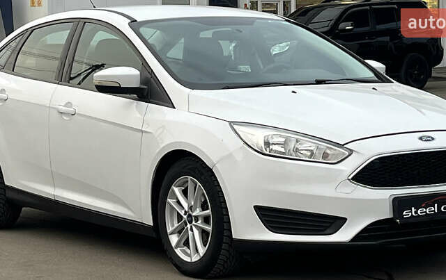 Белый Форд Фокус, объемом двигателя 2.01 л и пробегом 160 тыс. км за 8499 $, фото 1 на Automoto.ua