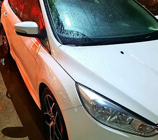 Білий Форд Фокус, об'ємом двигуна 2 л та пробігом 131 тис. км за 8000 $, фото 1 на Automoto.ua
