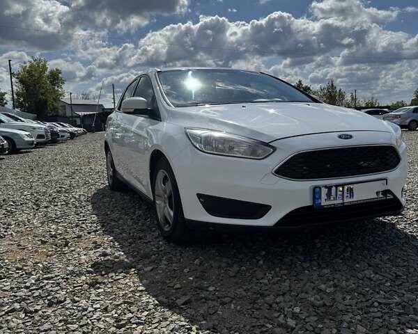 Белый Форд Фокус, объемом двигателя 1.6 л и пробегом 175 тыс. км за 8700 $, фото 1 на Automoto.ua
