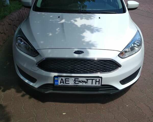 Білий Форд Фокус, об'ємом двигуна 2 л та пробігом 137 тис. км за 9500 $, фото 1 на Automoto.ua