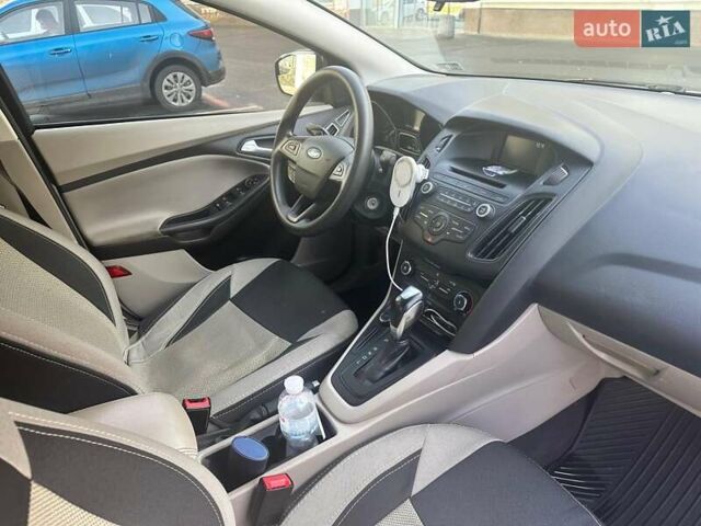 Белый Форд Фокус, объемом двигателя 2 л и пробегом 202 тыс. км за 7600 $, фото 1 на Automoto.ua