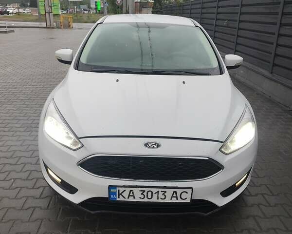 Белый Форд Фокус, объемом двигателя 2 л и пробегом 119 тыс. км за 8800 $, фото 1 на Automoto.ua