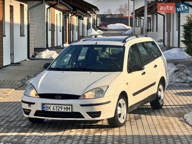 Белый Форд Фокус, объемом двигателя 1.8 л и пробегом 290 тыс. км за 2400 $, фото 1 на Automoto.ua