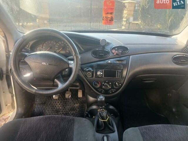 Белый Форд Фокус, объемом двигателя 1.8 л и пробегом 288 тыс. км за 2700 $, фото 1 на Automoto.ua