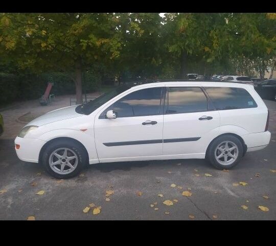 Белый Форд Фокус, объемом двигателя 1.8 л и пробегом 300 тыс. км за 2100 $, фото 1 на Automoto.ua