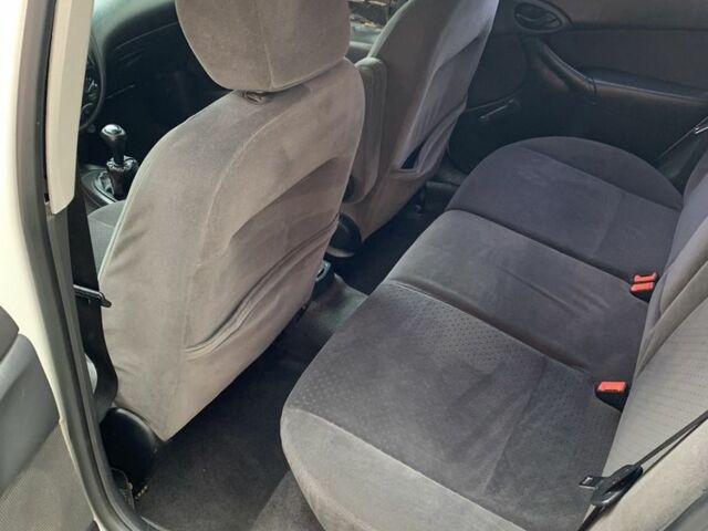 Белый Форд Фокус, объемом двигателя 1.8 л и пробегом 340 тыс. км за 2500 $, фото 1 на Automoto.ua