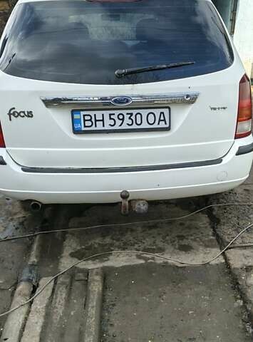 Белый Форд Фокус, объемом двигателя 1.8 л и пробегом 300 тыс. км за 3200 $, фото 1 на Automoto.ua