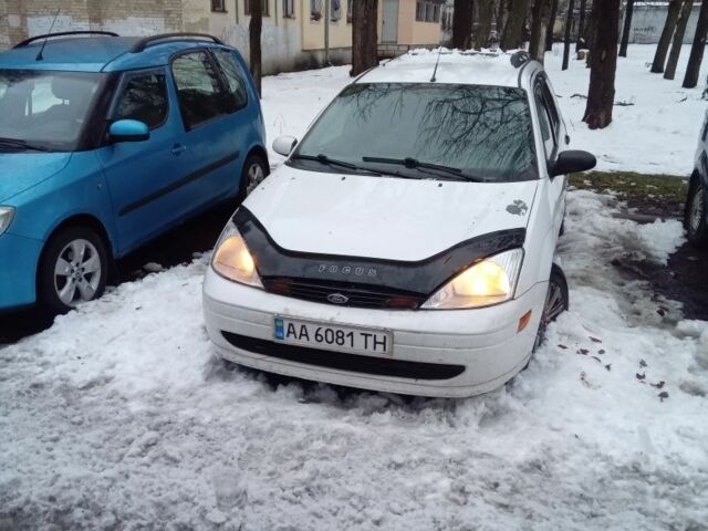 Белый Форд Фокус, объемом двигателя 2 л и пробегом 300 тыс. км за 2400 $, фото 1 на Automoto.ua