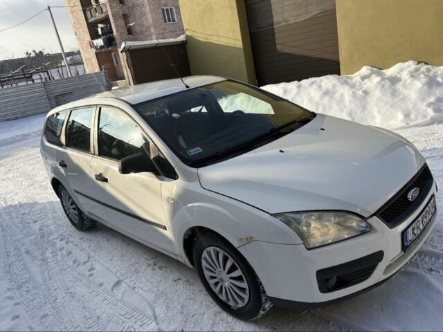 Белый Форд Фокус, объемом двигателя 1.6 л и пробегом 300 тыс. км за 2350 $, фото 1 на Automoto.ua