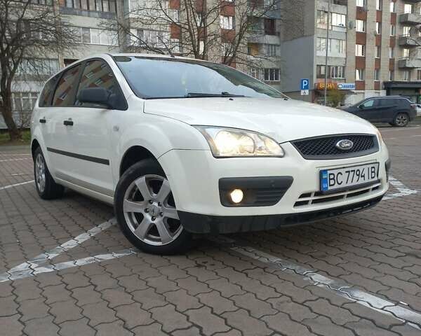 Білий Форд Фокус, об'ємом двигуна 1.56 л та пробігом 275 тис. км за 4600 $, фото 1 на Automoto.ua