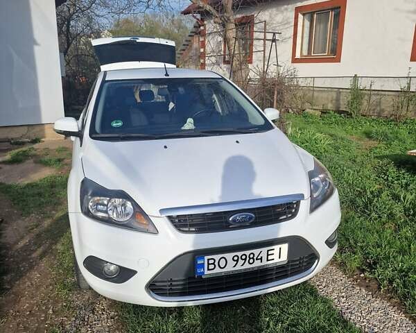Білий Форд Фокус, об'ємом двигуна 1.6 л та пробігом 164 тис. км за 5600 $, фото 1 на Automoto.ua