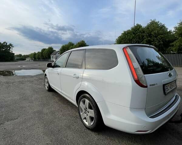 Белый Форд Фокус, объемом двигателя 1.6 л и пробегом 255 тыс. км за 4900 $, фото 1 на Automoto.ua