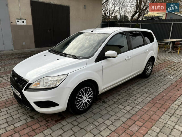 Белый Форд Фокус, объемом двигателя 1.8 л и пробегом 245 тыс. км за 4800 $, фото 1 на Automoto.ua