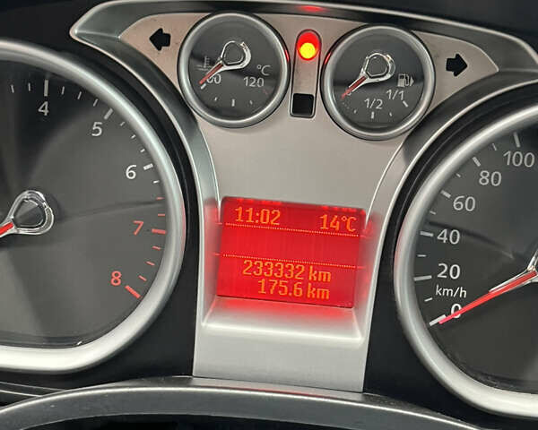 Білий Форд Фокус, об'ємом двигуна 1.8 л та пробігом 234 тис. км за 5800 $, фото 1 на Automoto.ua