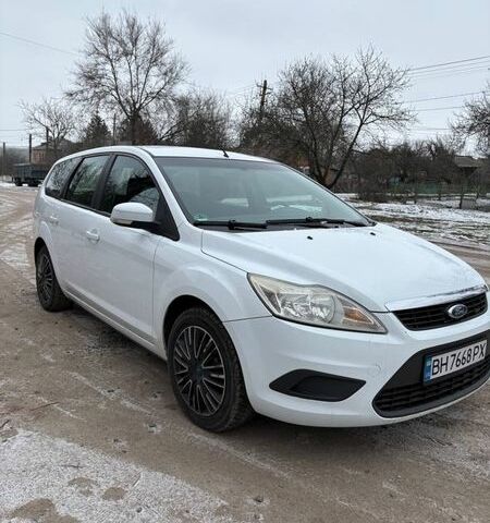 Белый Форд Фокус, объемом двигателя 2 л и пробегом 256 тыс. км за 6500 $, фото 1 на Automoto.ua