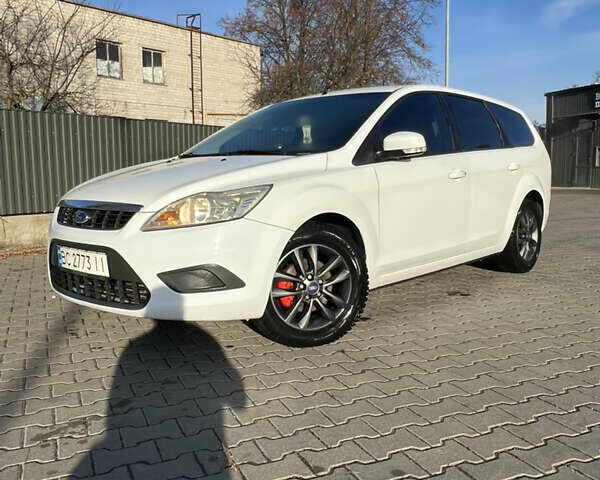 Білий Форд Фокус, об'ємом двигуна 1.6 л та пробігом 229 тис. км за 4300 $, фото 1 на Automoto.ua