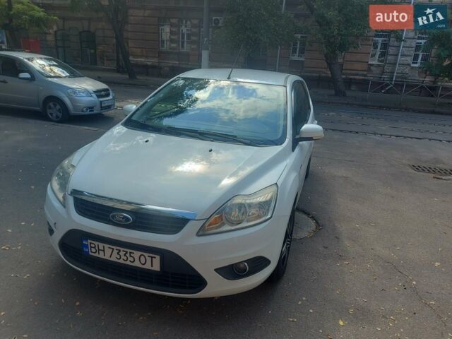 Білий Форд Фокус, об'ємом двигуна 2 л та пробігом 276 тис. км за 5300 $, фото 1 на Automoto.ua